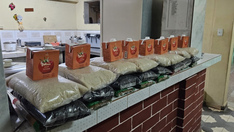 Voed hoop. Geef een maaltijd.